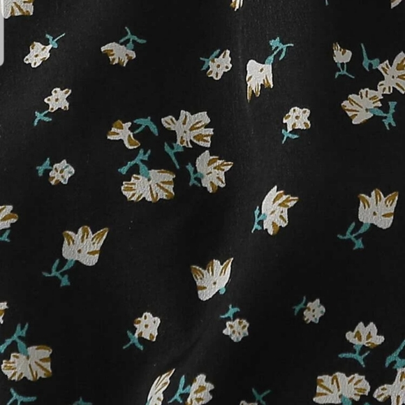 ♡3/$30♡ Floral Ruffle Crop Top - Picture 4 of 5